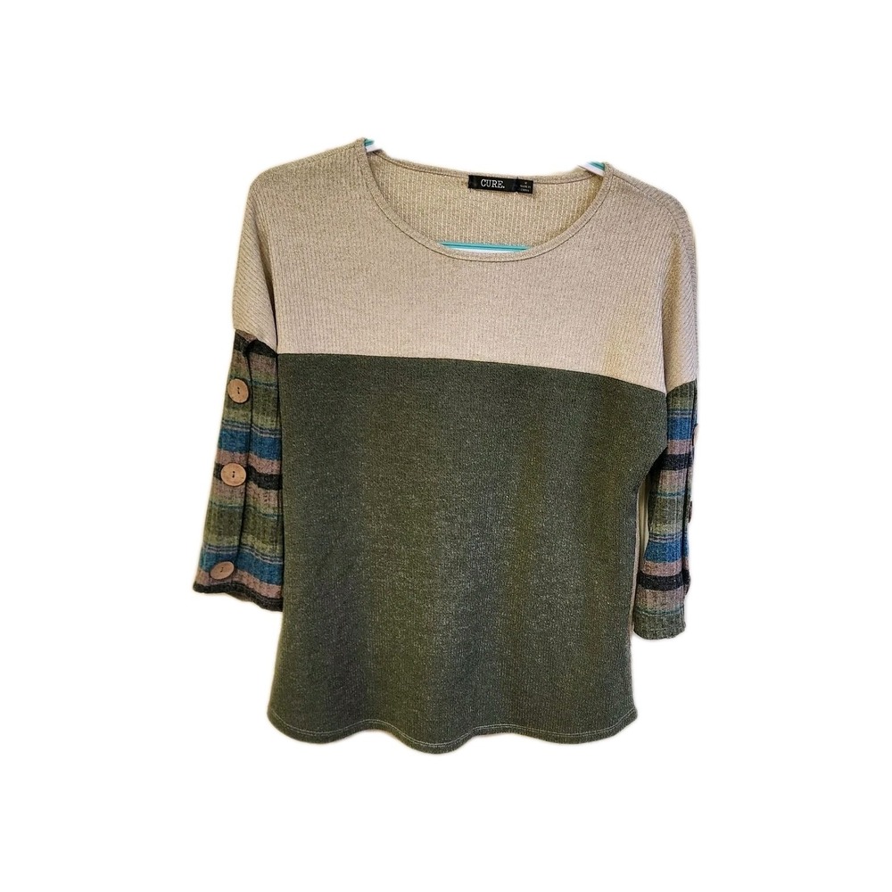 Women Cure Sweater Beige And Green/ Accent Button 3/4 Sleeve Med
